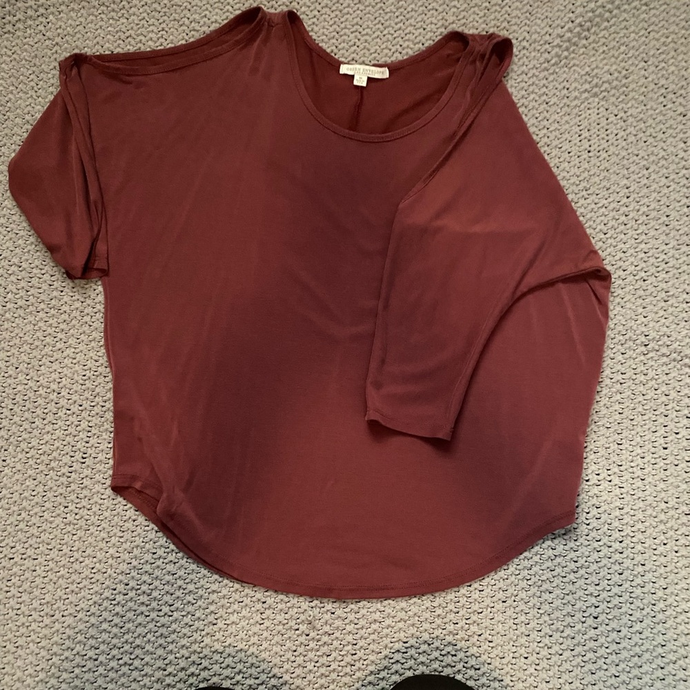Quarter sleeve cutout shirt
